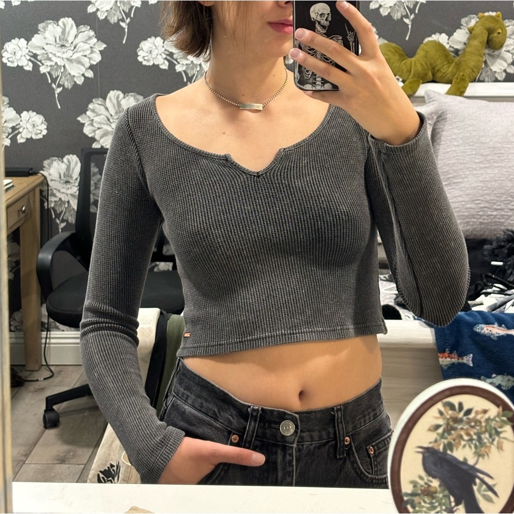PINK Victoria's Secret Black Fitted Crop Long Sleeve Tee